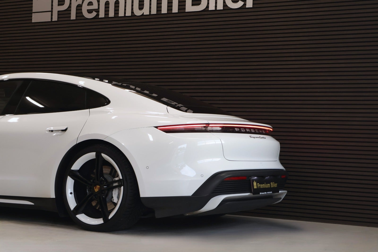 Hvid Porsche Taycan Turbo fra 2020