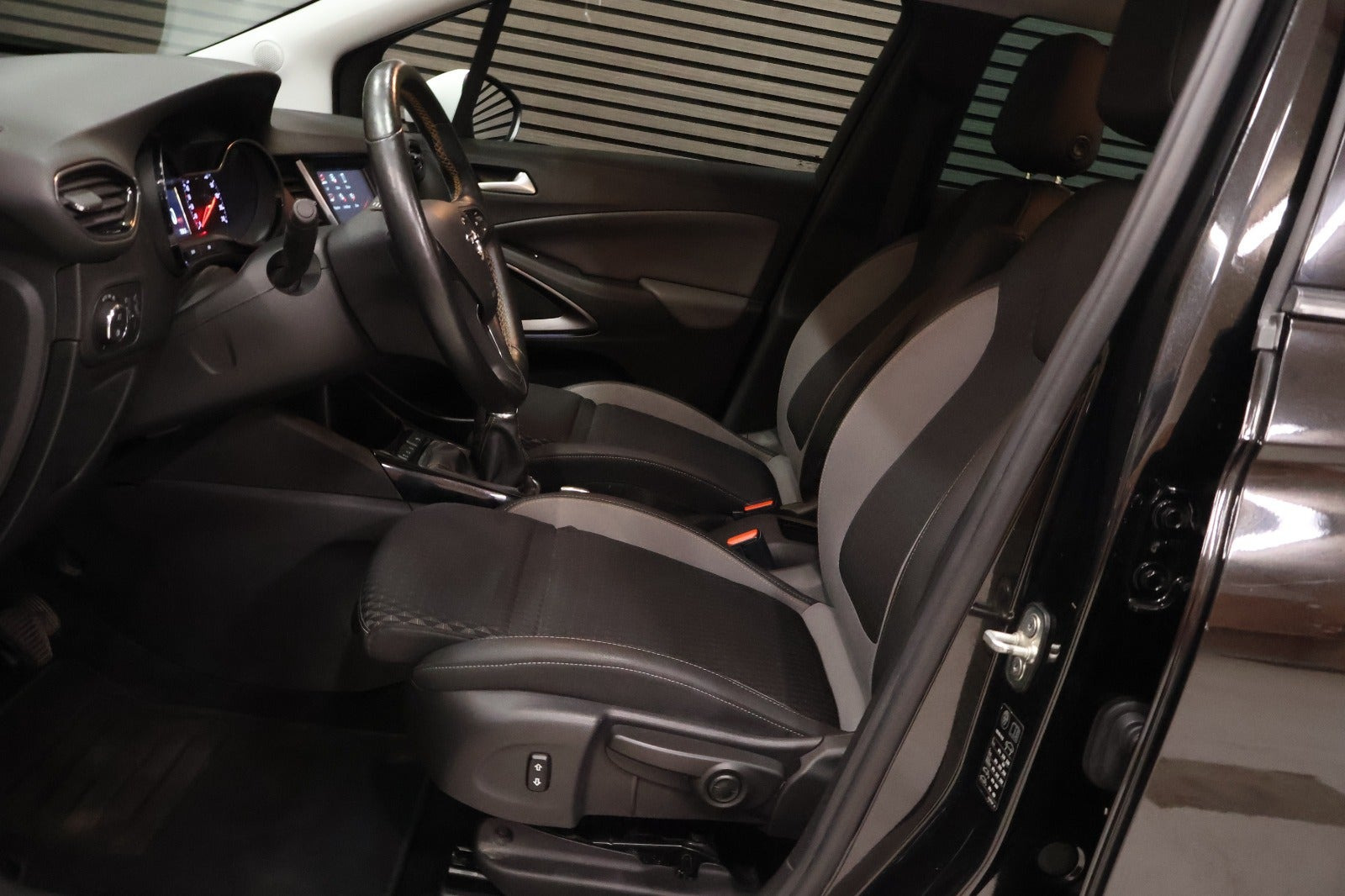 Sort Opel Crossland X fra 2018