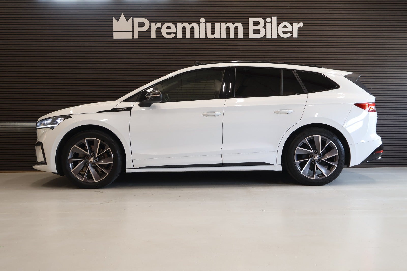 Hvid Skoda Enyaq fra 2022