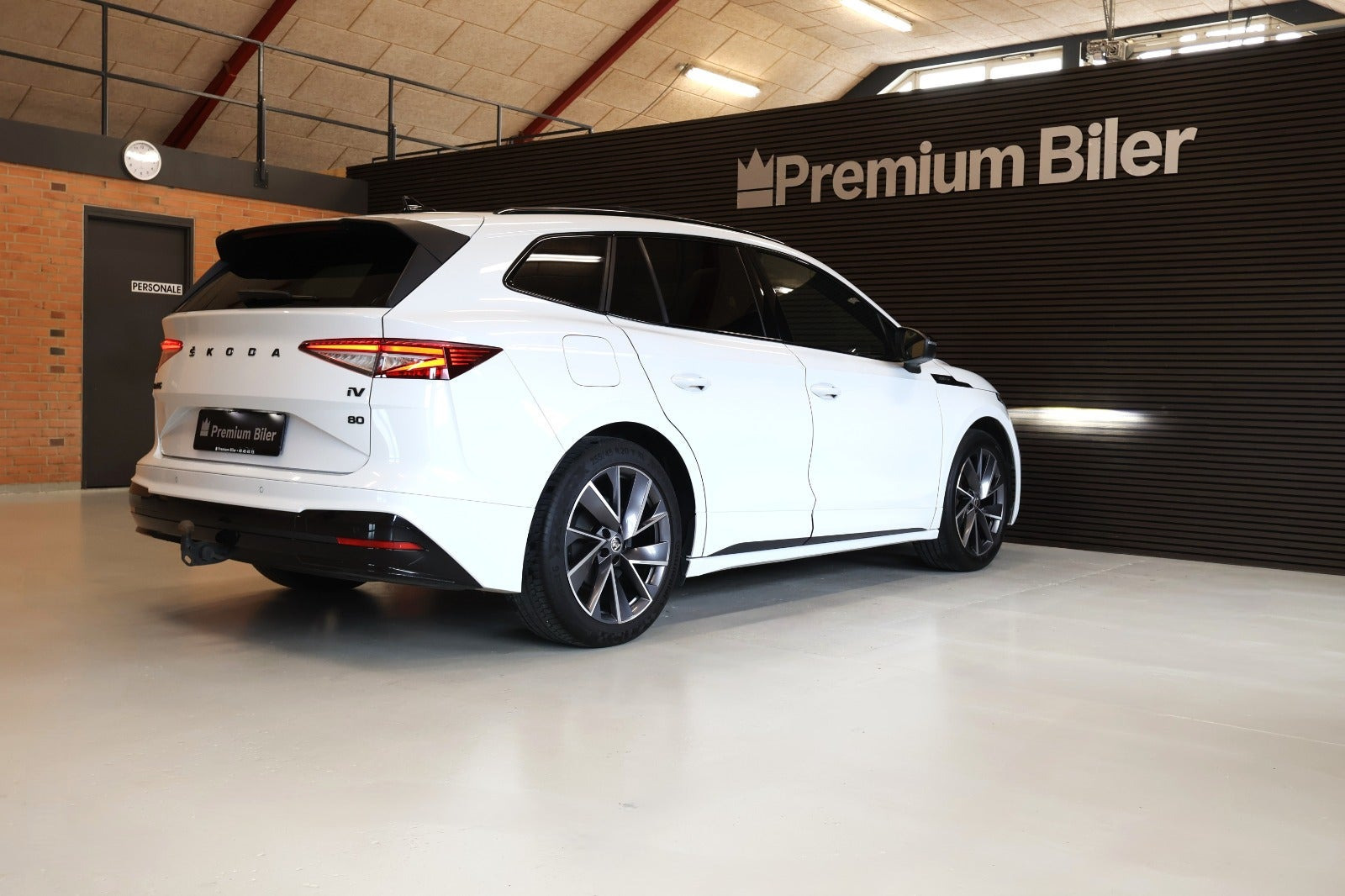 Hvid Skoda Enyaq fra 2022