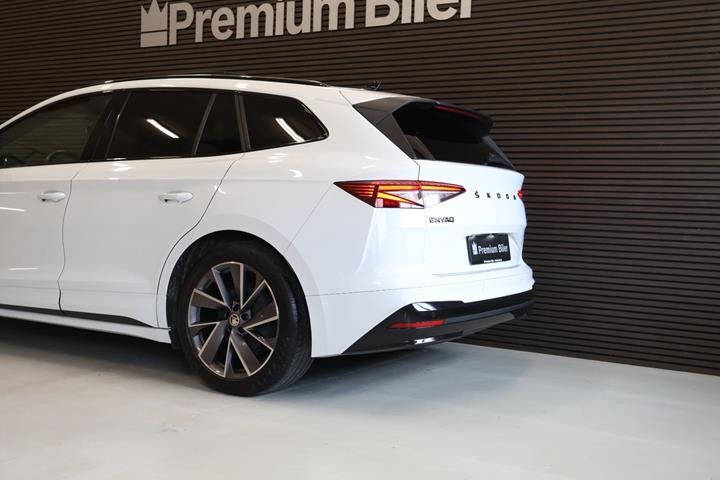 Hvid Skoda Enyaq fra 2022