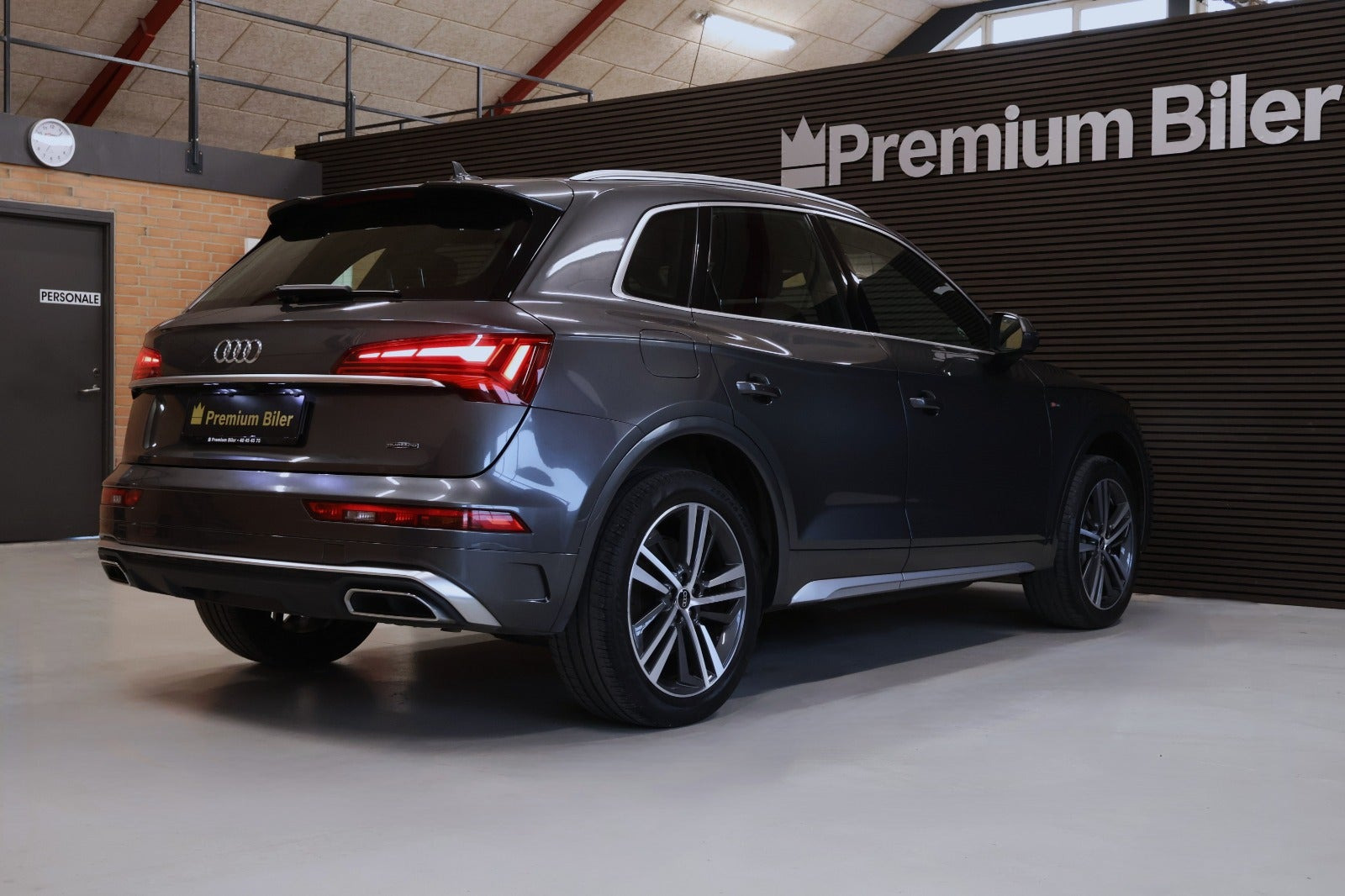 Grå Audi Q5 fra 2023