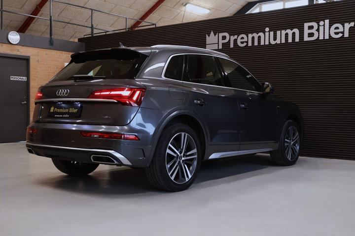Grå Audi Q5 fra 2023