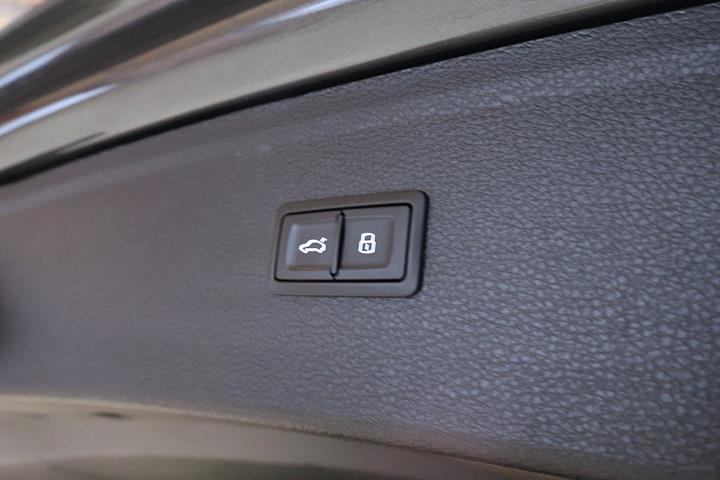 Grå Audi Q5 fra 2023