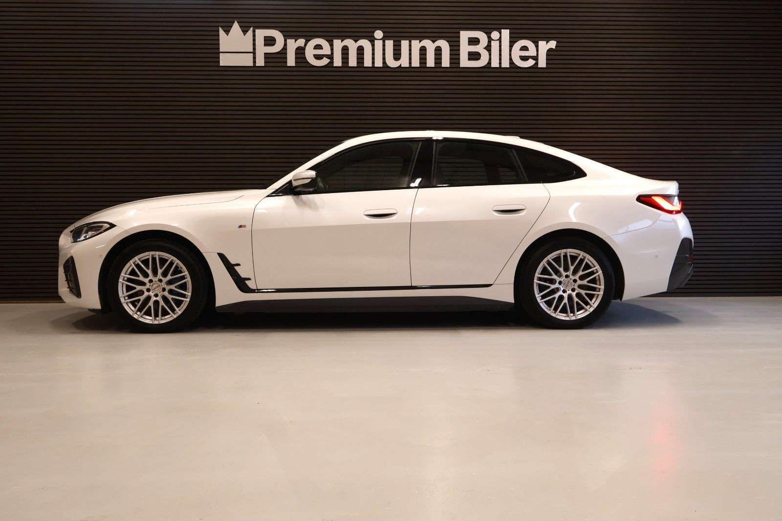 Hvid BMW i4 fra 2024