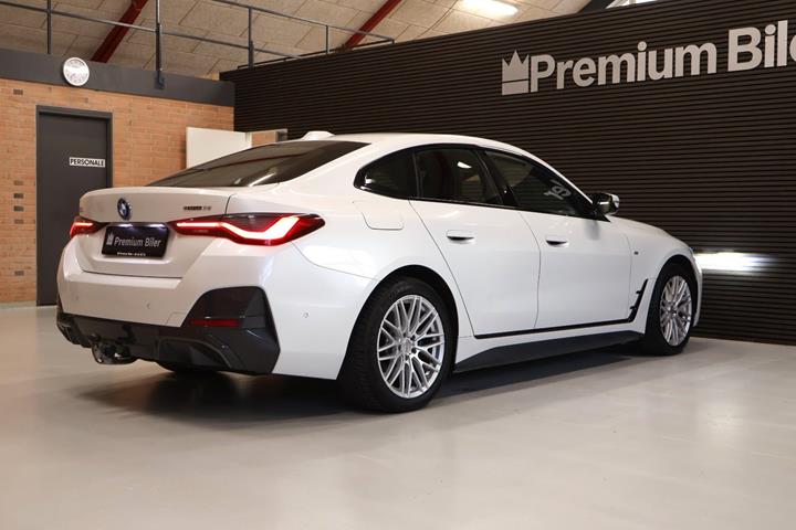 Hvid BMW i4 fra 2024