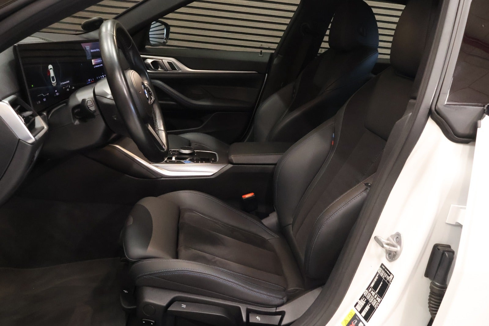 Hvid BMW i4 fra 2024