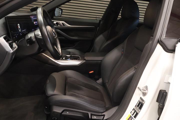Hvid BMW i4 fra 2024