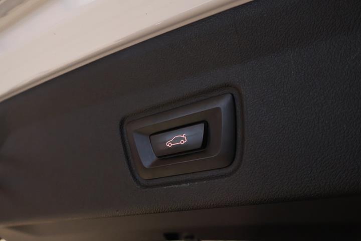 Hvid BMW i4 fra 2024