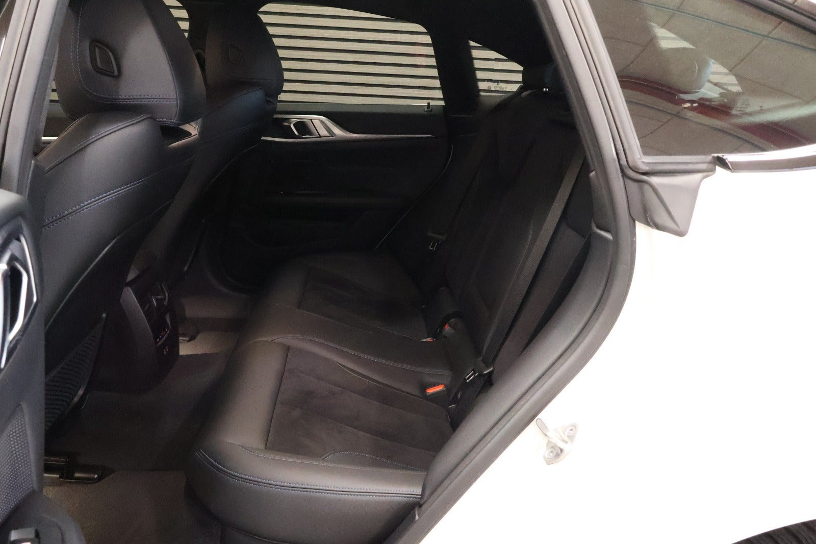 Hvid BMW i4 fra 2024