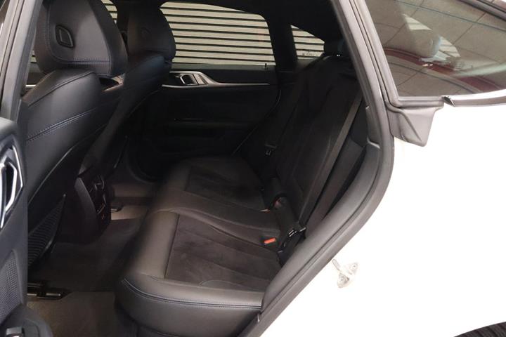 Hvid BMW i4 fra 2024