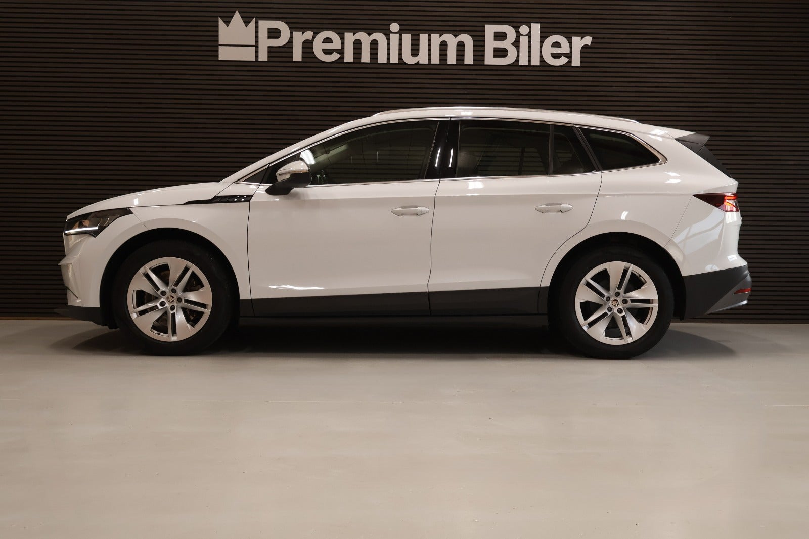 Hvid Skoda Enyaq fra 2022