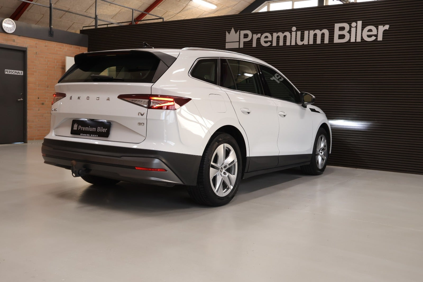 Hvid Skoda Enyaq fra 2022