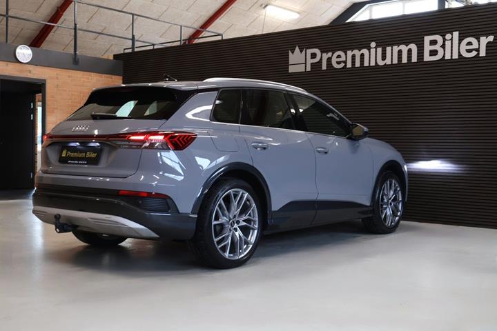 Grå Audi Q4 e-tron fra 2023
