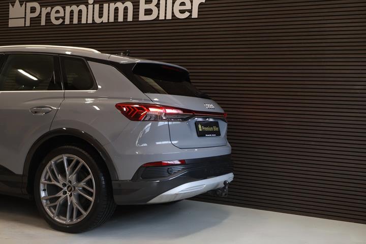 Grå Audi Q4 e-tron fra 2023