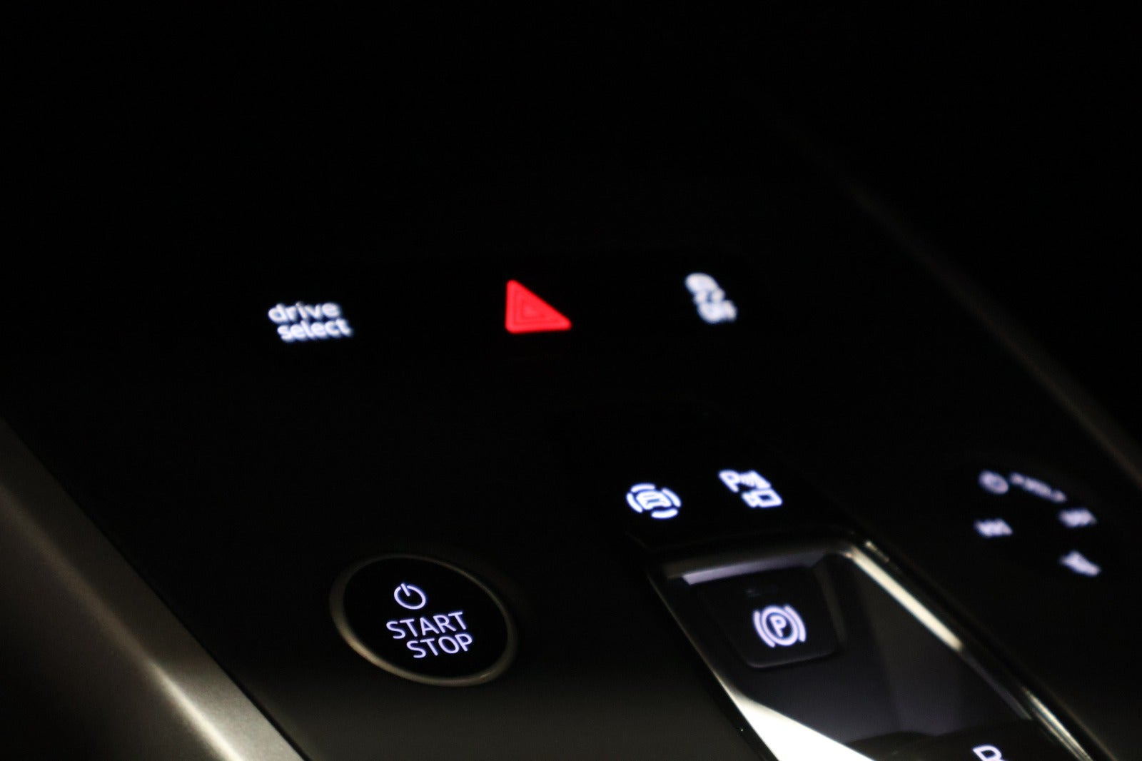 Grå Audi Q4 e-tron fra 2023