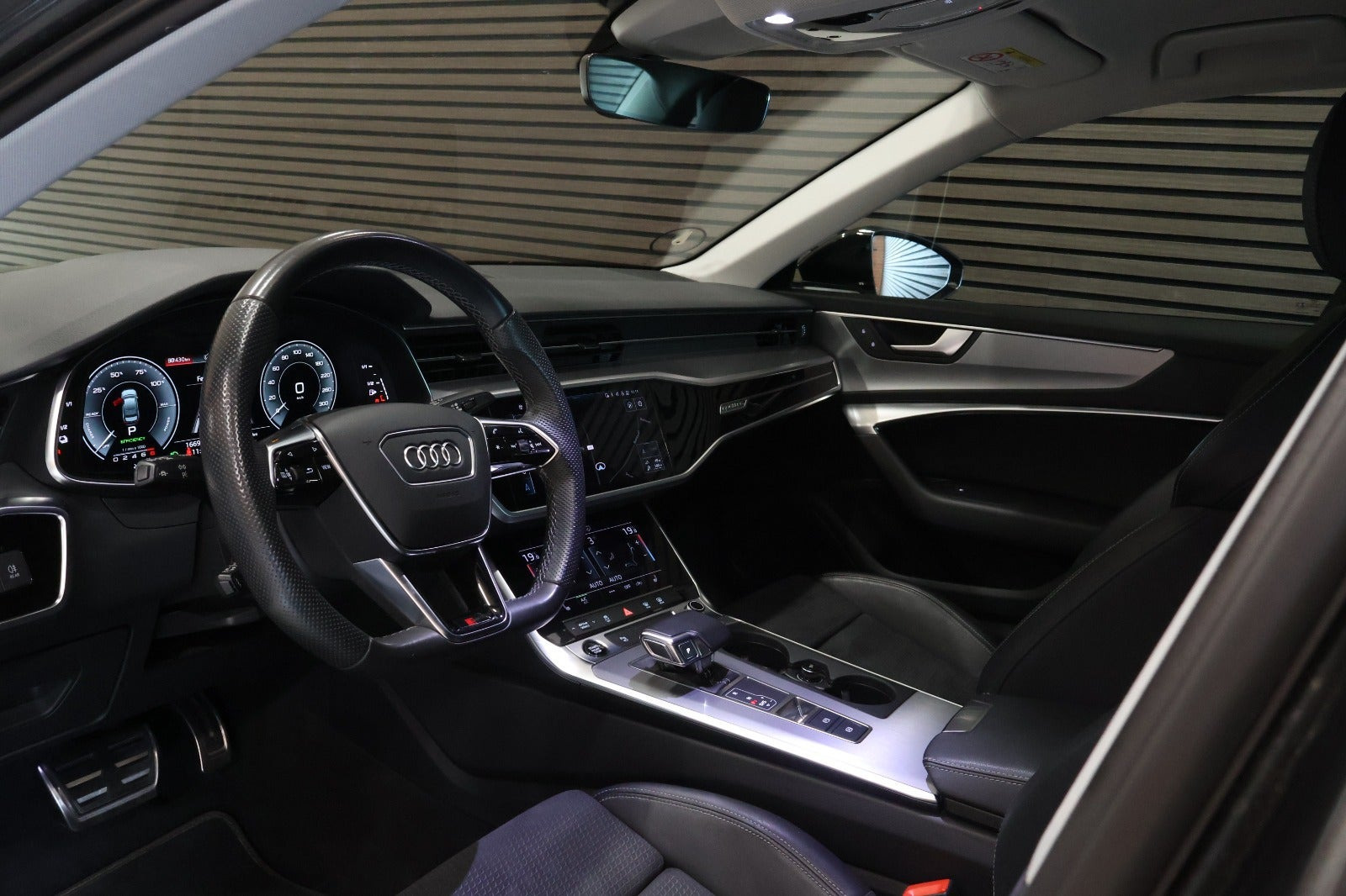 Grå Audi A6 fra 2022