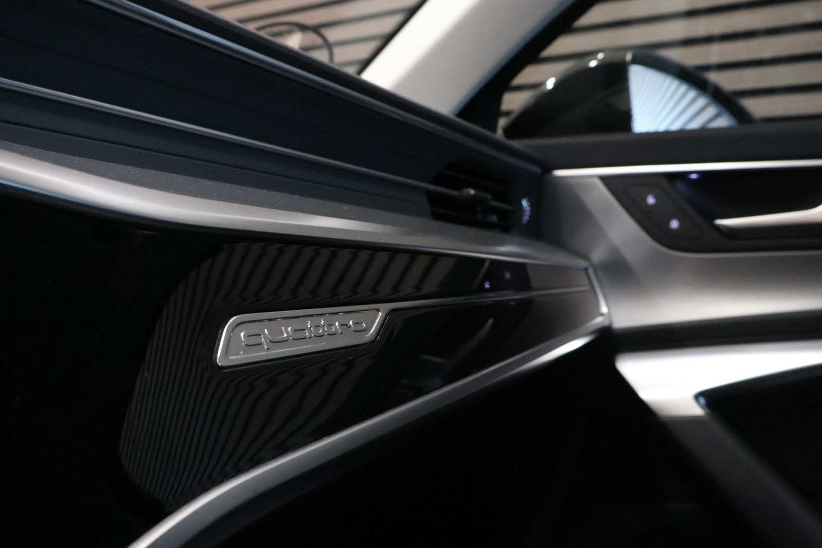 Grå Audi A6 fra 2022