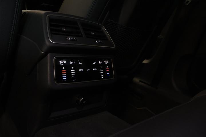 Grå Audi A6 fra 2022