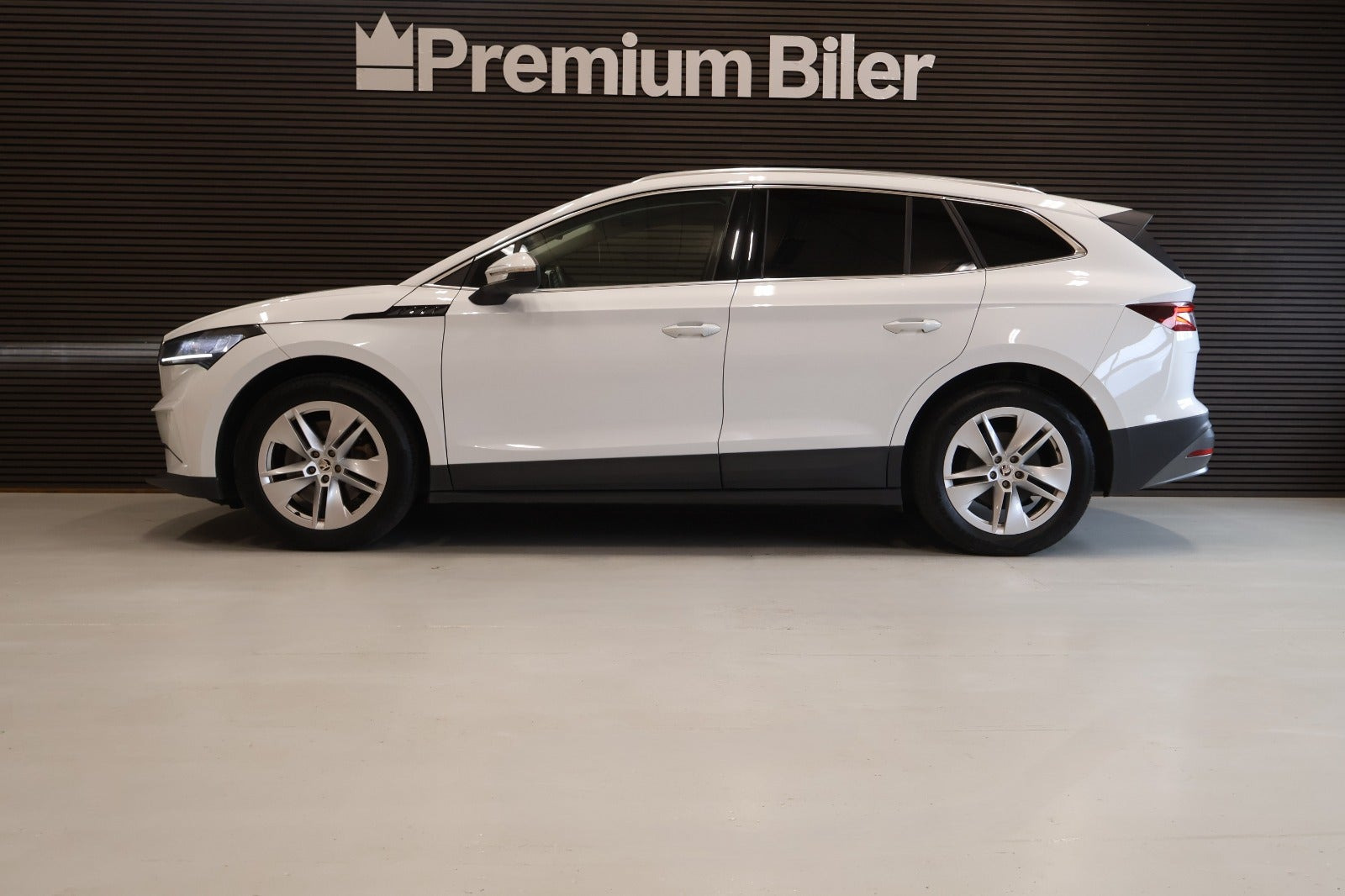 Hvid Skoda Enyaq fra 2022