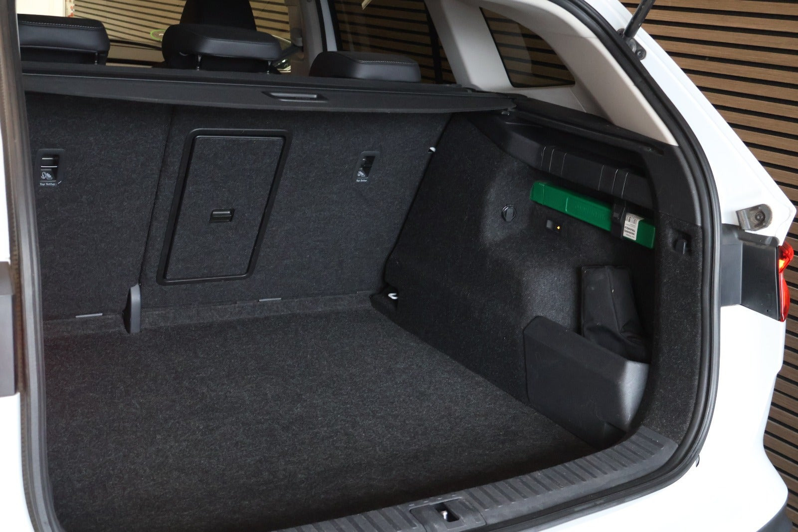 Hvid Skoda Enyaq fra 2022