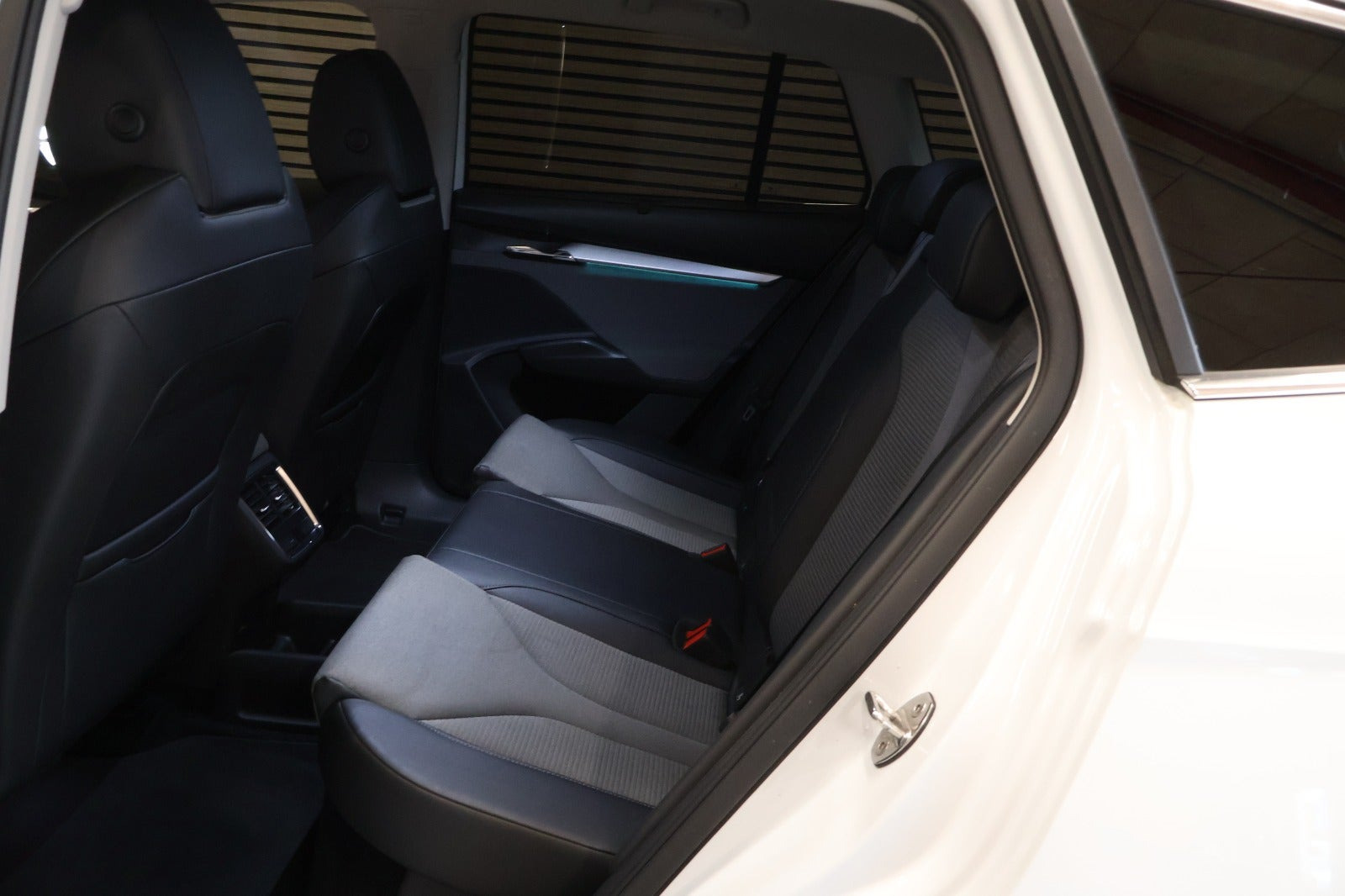 Hvid Skoda Enyaq fra 2022