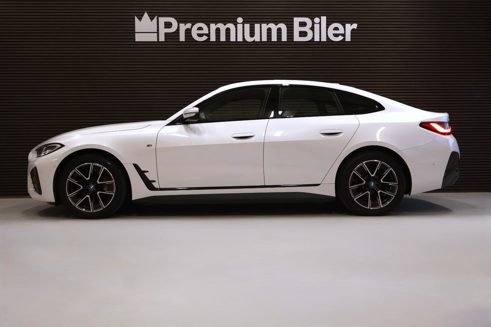 Hvid BMW i4 fra 2024