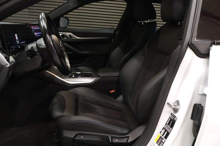 Hvid BMW i4 fra 2024