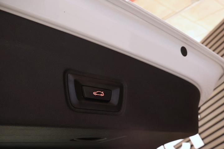 Hvid BMW i4 fra 2024