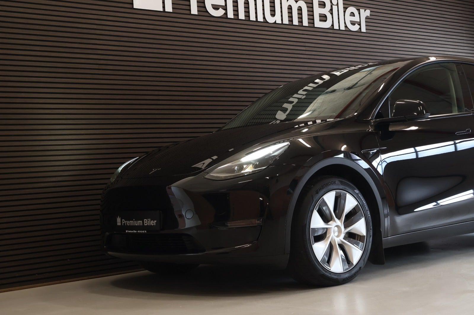 Sort Tesla Model Y fra 2024