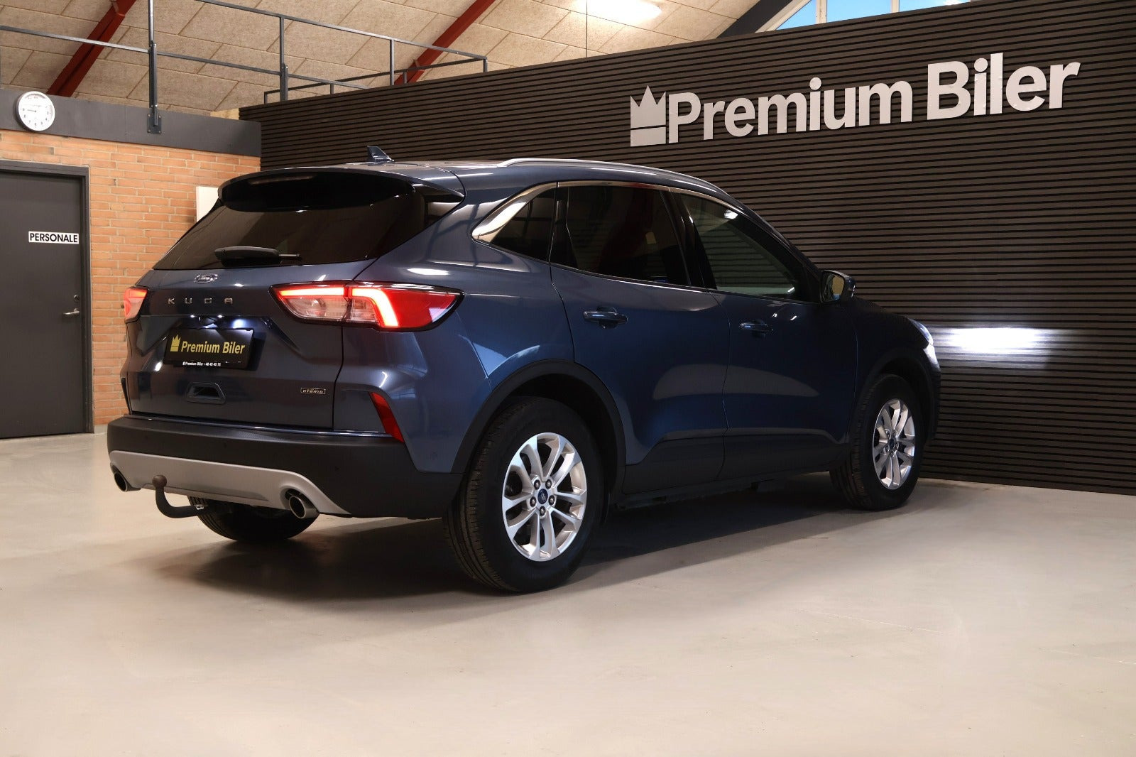 Blå Ford Kuga fra 2022