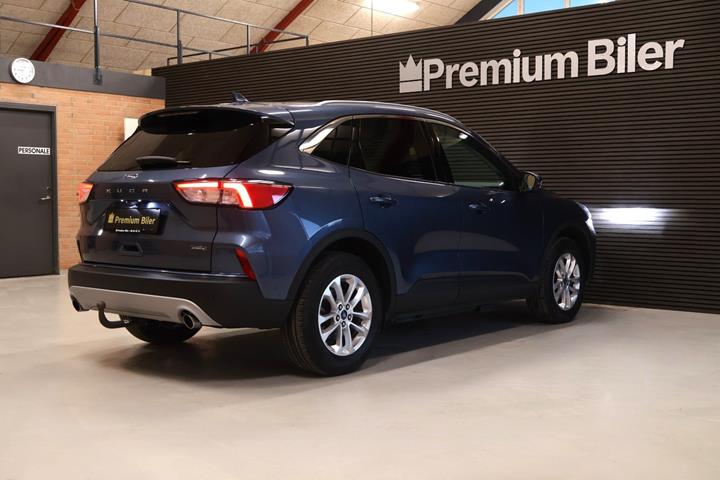 Blå Ford Kuga fra 2022