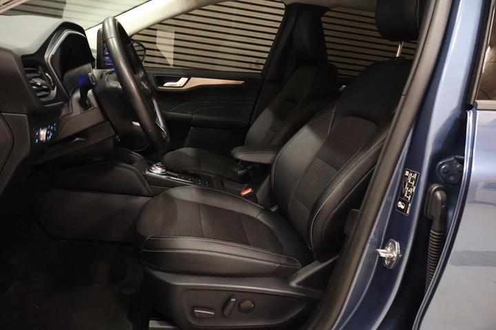 Blå Ford Kuga fra 2022
