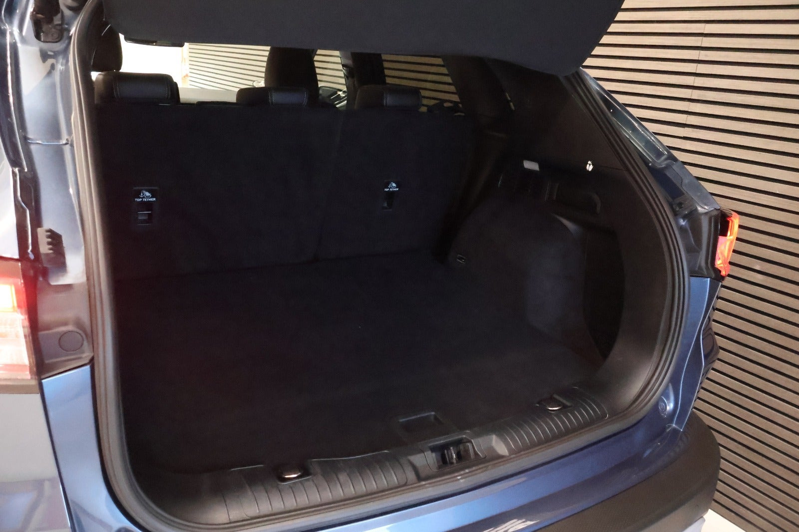 Blå Ford Kuga fra 2022