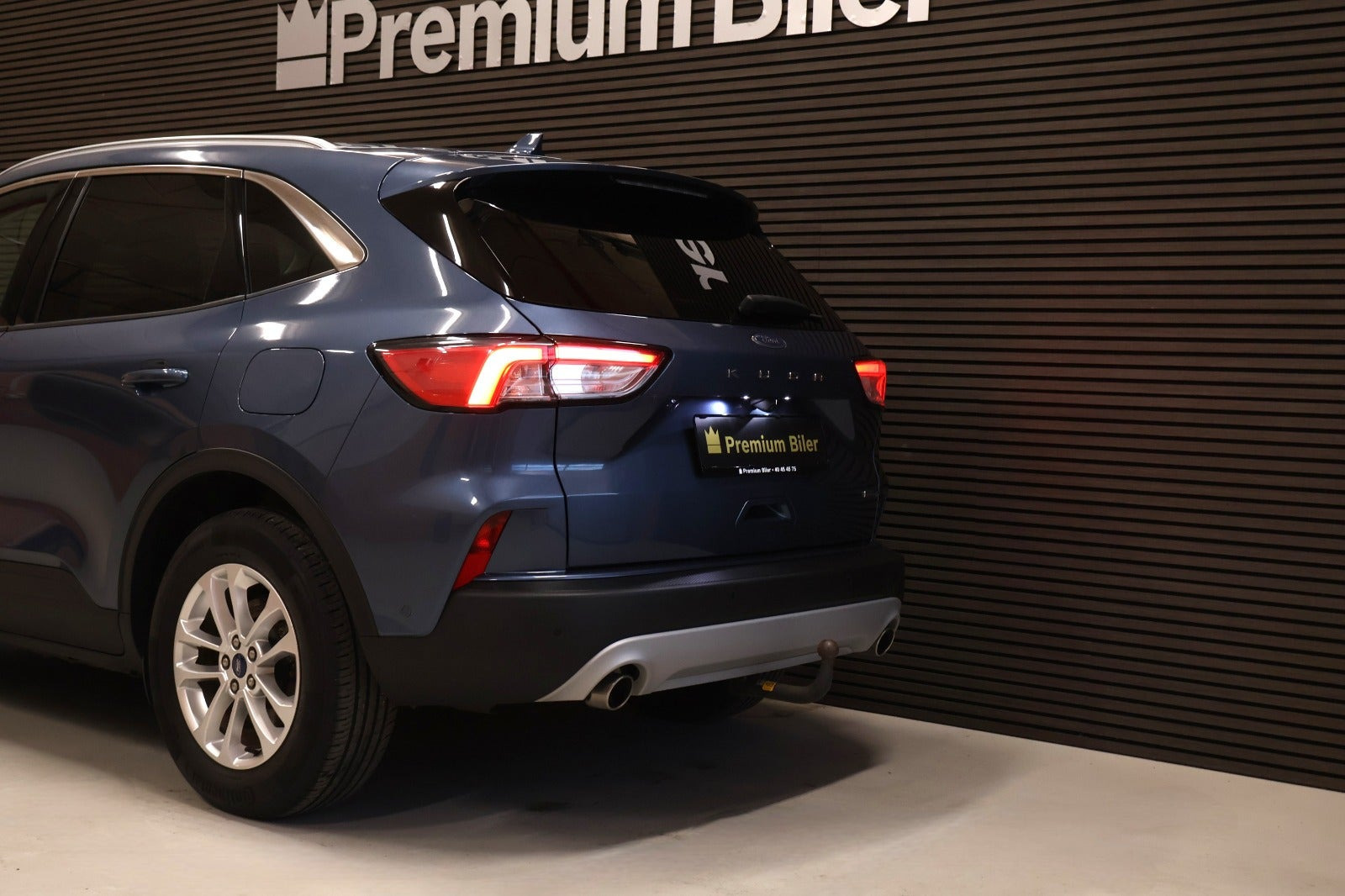 Blå Ford Kuga fra 2022