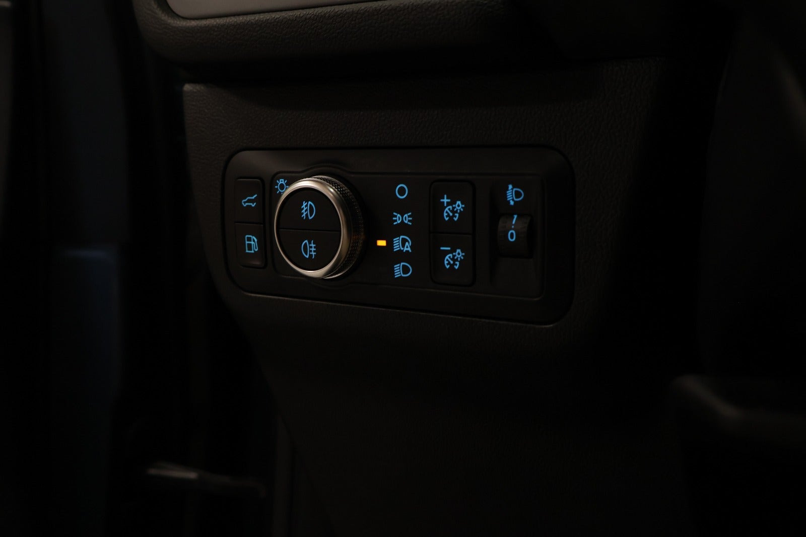 Blå Ford Kuga fra 2022
