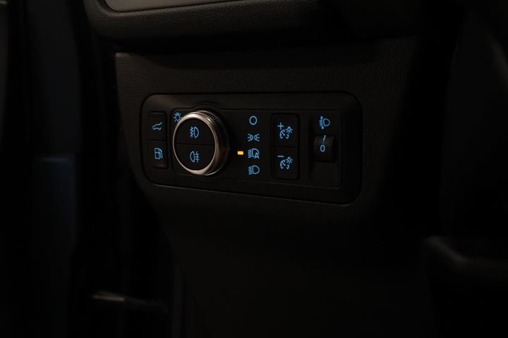 Blå Ford Kuga fra 2022
