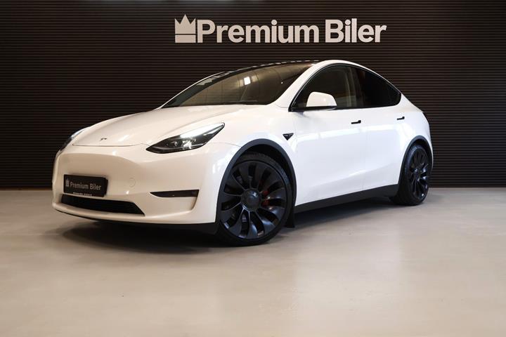 Hvid Tesla Model Y fra 2023