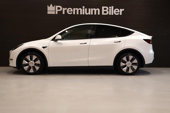 Hvid Tesla Model Y fra 2023