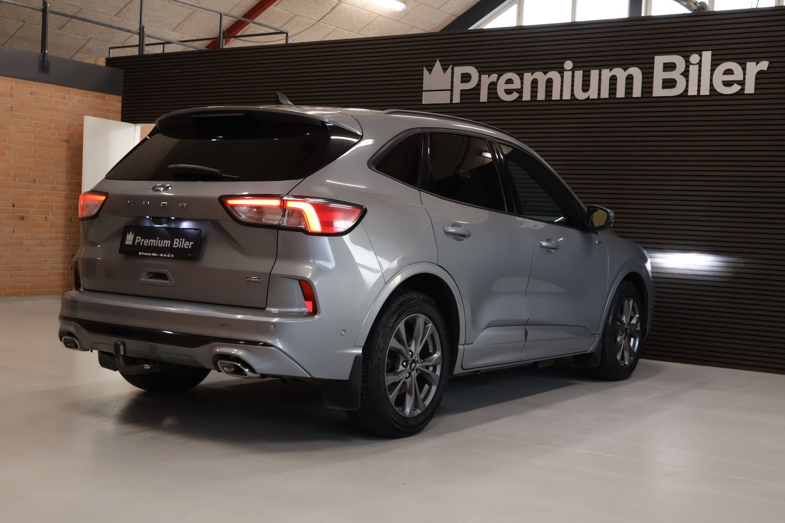 Grå Ford Kuga fra 2020
