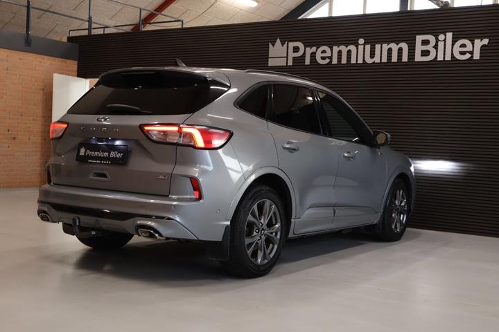 Grå Ford Kuga fra 2020