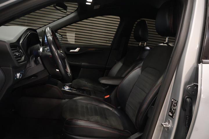 Grå Ford Kuga fra 2020