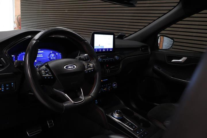 Grå Ford Kuga fra 2020