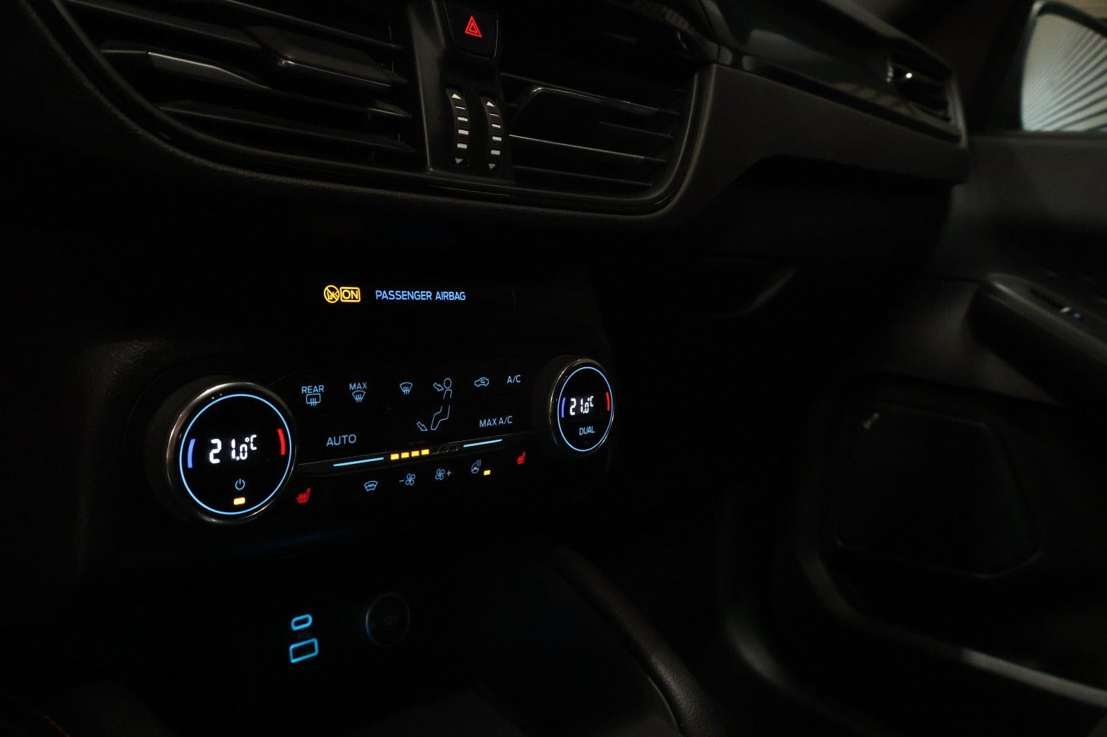 Grå Ford Kuga fra 2020