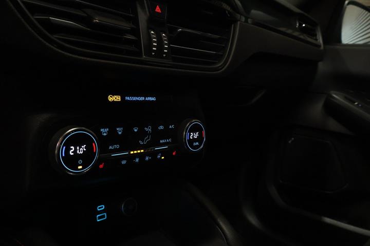 Grå Ford Kuga fra 2020