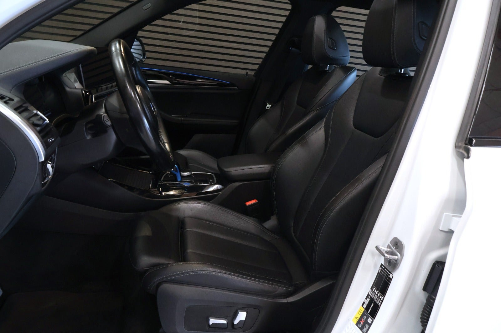 Hvid BMW iX3 fra 2022