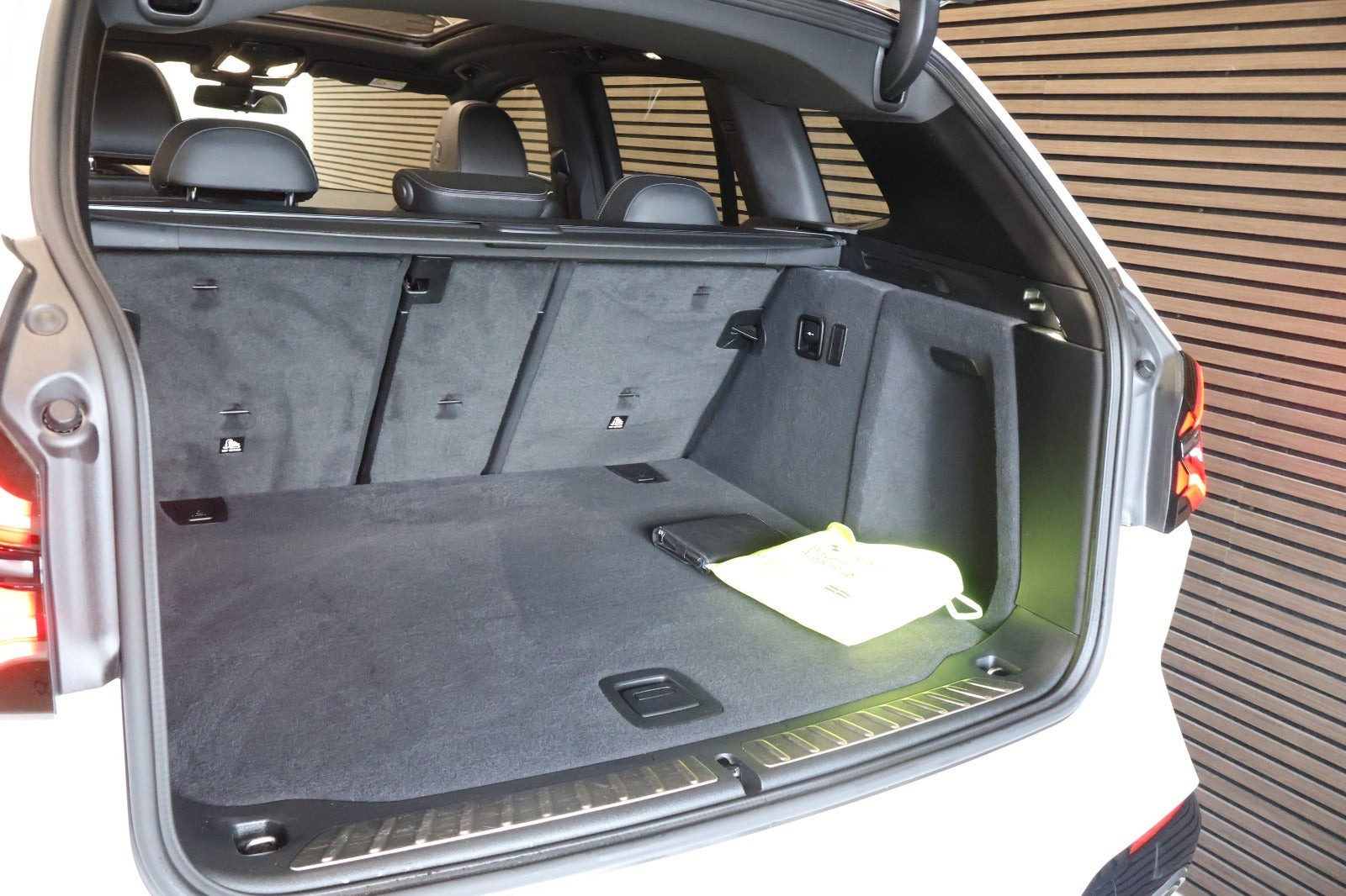 Hvid BMW iX3 fra 2022