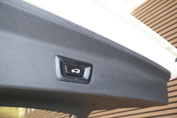 Hvid BMW iX3 fra 2022