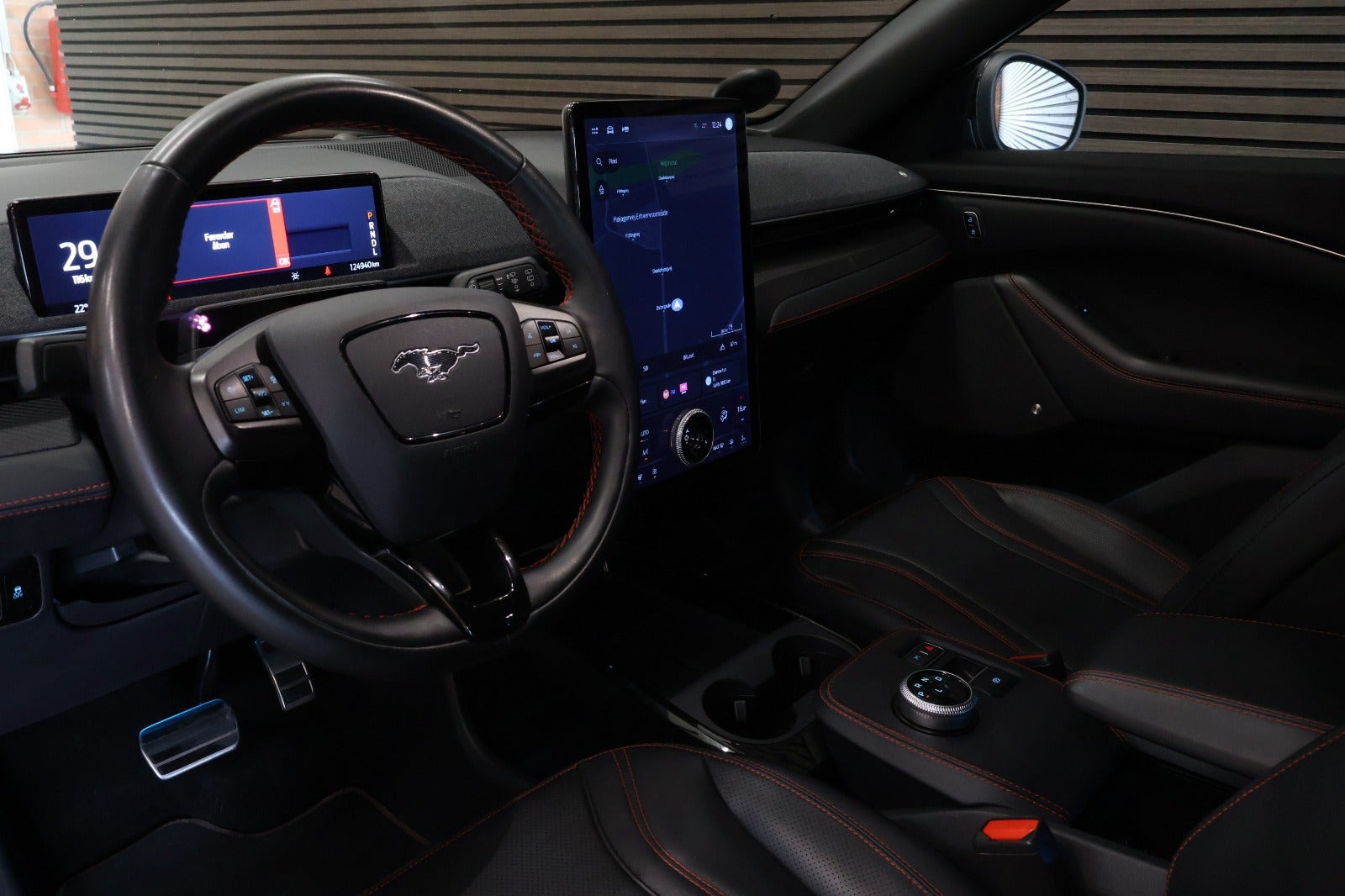 Sort Ford Mustang Mach-E fra 2023