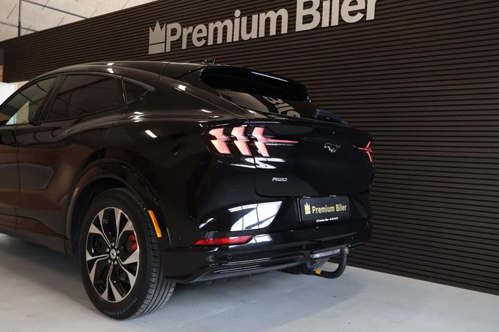 Sort Ford Mustang Mach-E fra 2023